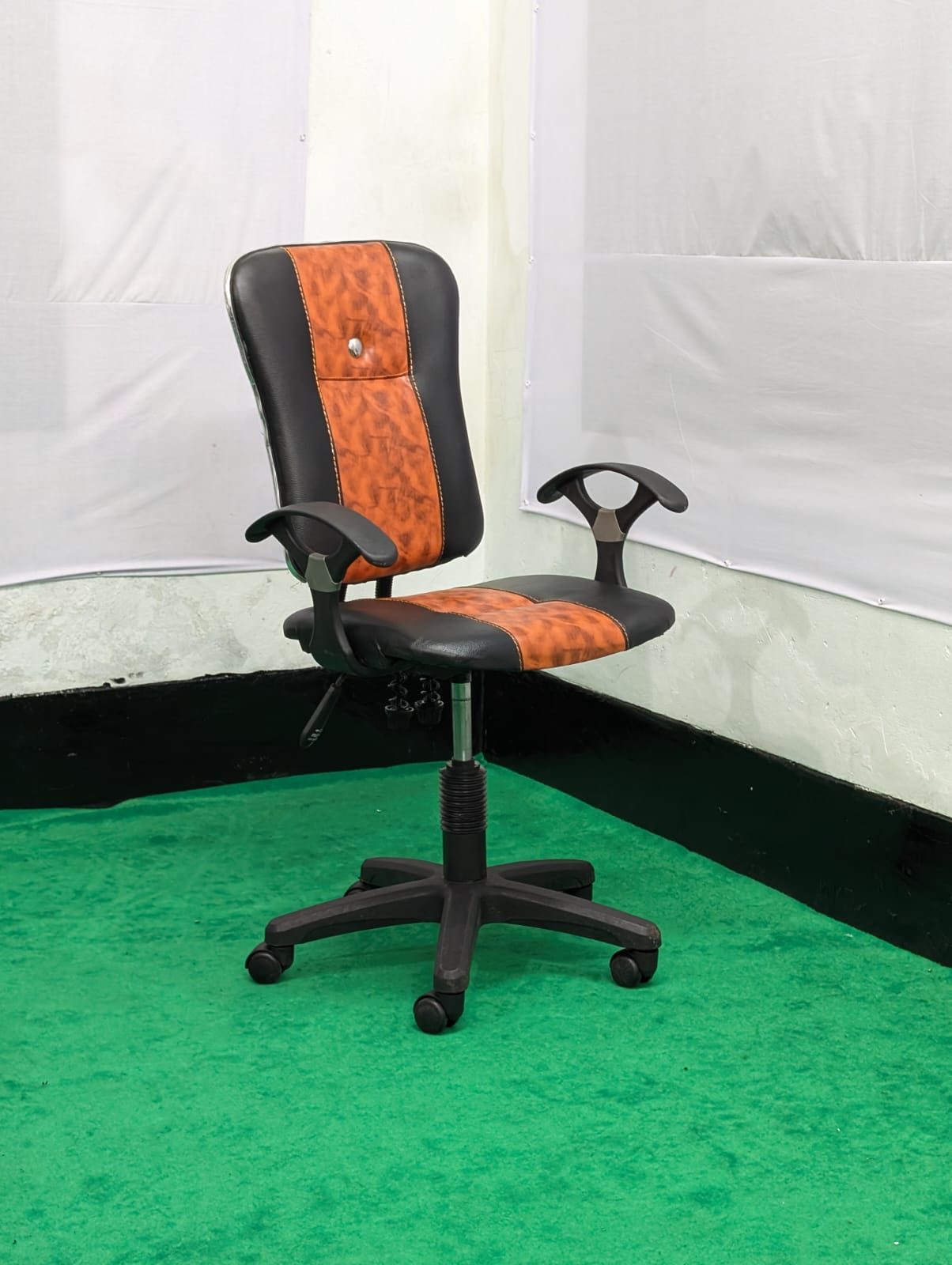 WhatsApp-Image-2026-09-04-at-1.10.52-PM.jpeg Special Desk Chair - Model 03 - Image 1