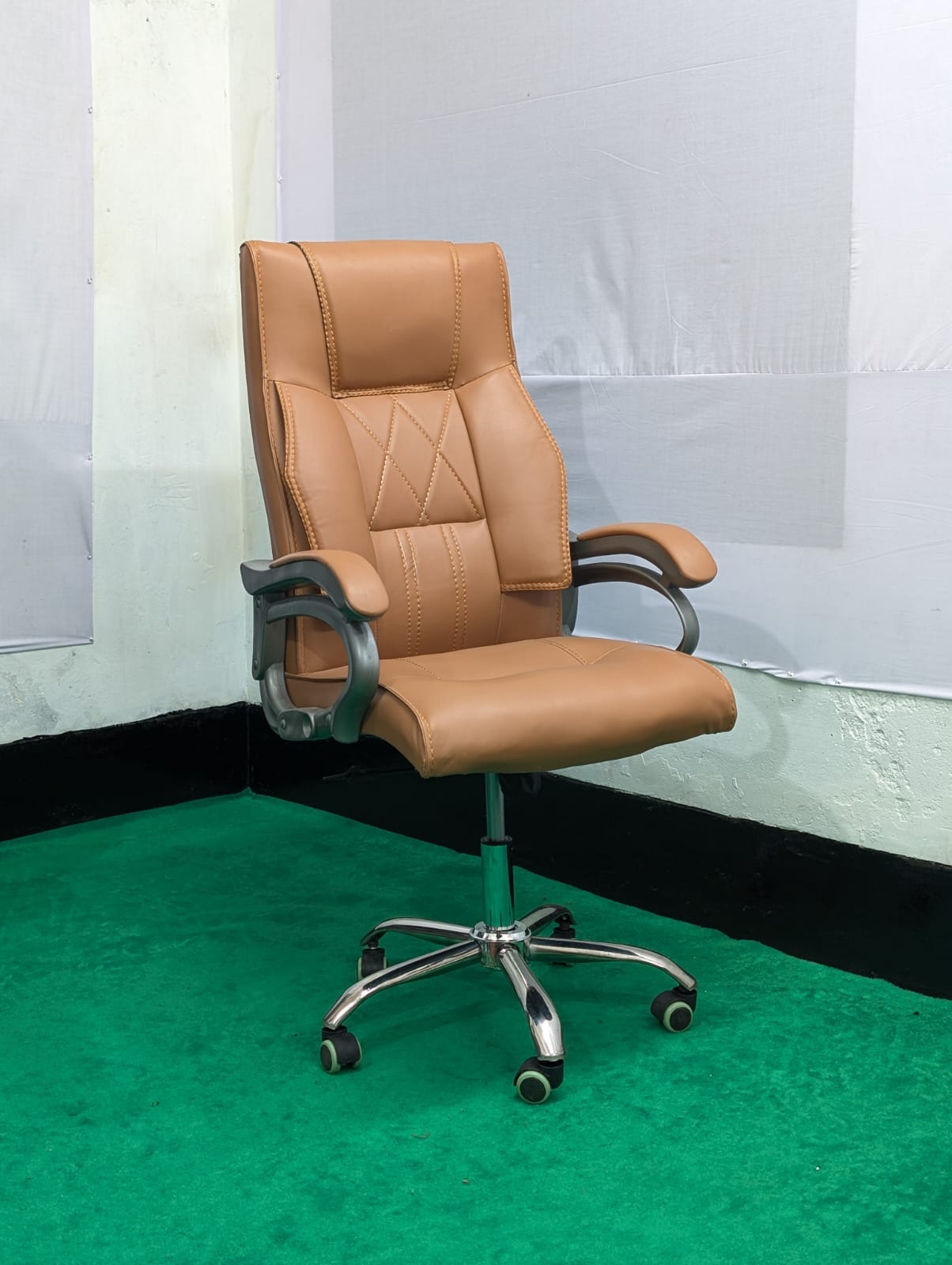 WhatsApp-Image-2026-09-04-at-1.10.56-PM.jpeg Special Boss Chair - Leather+Fiber+SS - Model 04 - Image 1