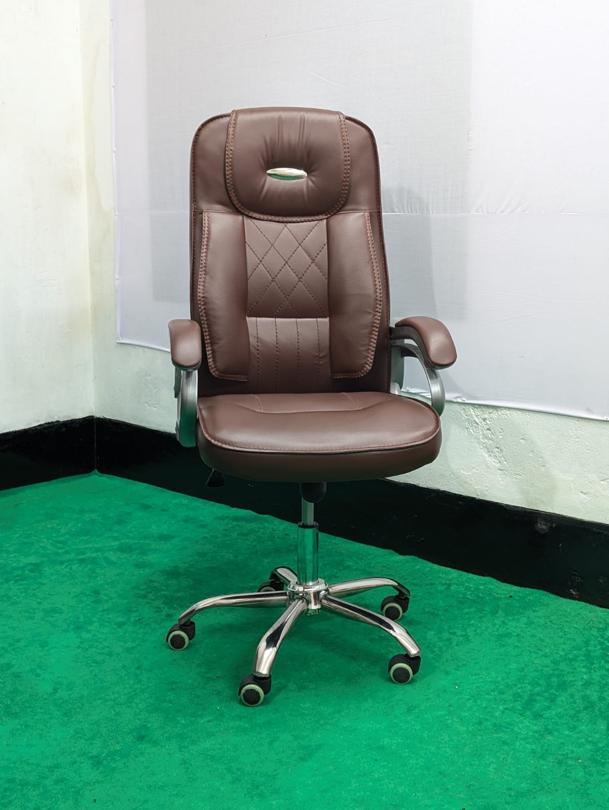 WhatsApp-Image-2026-09-04-at-1.10.57-PM-1.jpeg Special Boss Chair - Leather+Fiber+SS - Model 05 - Image 1